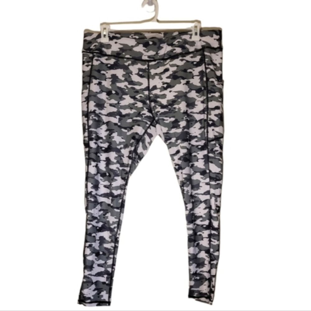 Camo Capri Leggings with Side Pockets‎